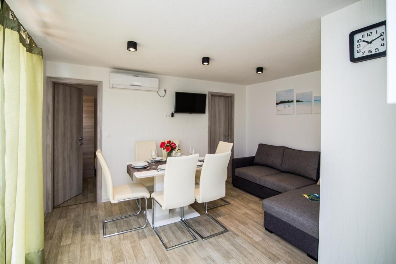 Mobile Homes Pine Tree Dobropoljana Dış mekan fotoğraf